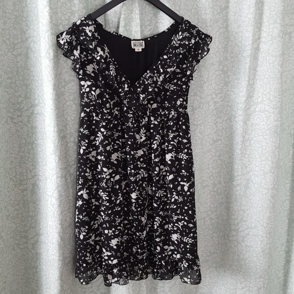 Converse One Star ruffle dress A5